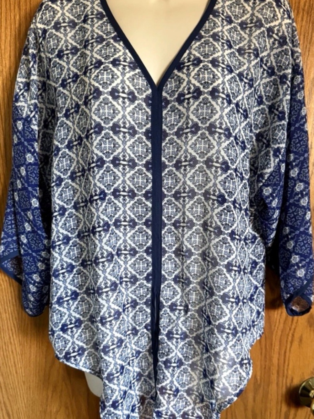 Saks Fifth Avenue Blue and White Printed V-Neck Kimono Top